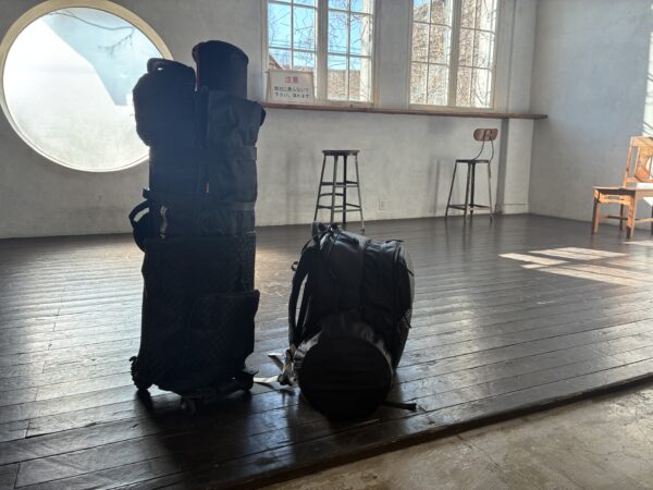 カメラバック、ライトスタンドバックの選び方！持ち運びと収納術