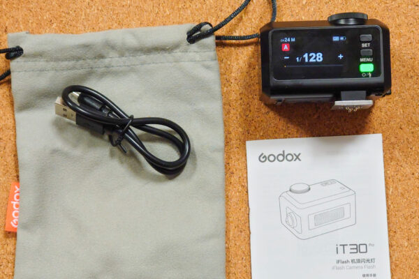 Godox IT30Proってどんなストロボ？ 付属品